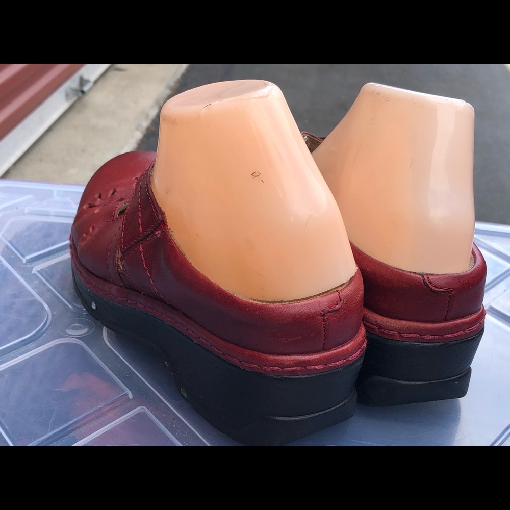 Klogs Slip Resistant Red Leather Clogs Sandals - Picture 8 of 13